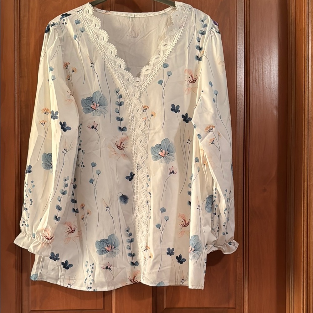 White V-Neck Puff Sleeve Blouse With Flowers and Lace